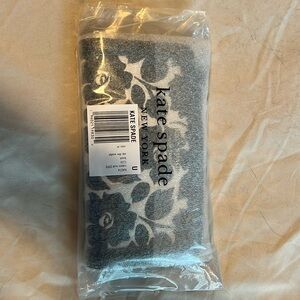 Kate Spade zip slim wallet. NWT